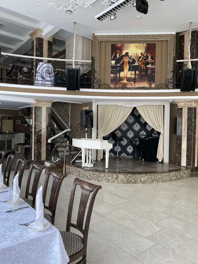Park Hotel Zamkovy Gomel Exteriör bild