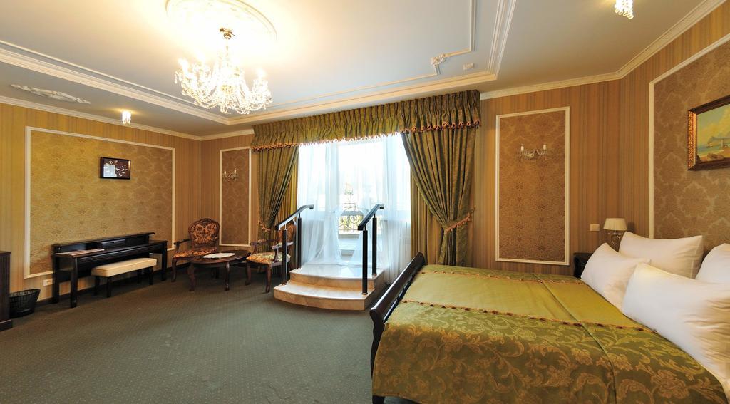 Park Hotel Zamkovy Gomel Exteriör bild